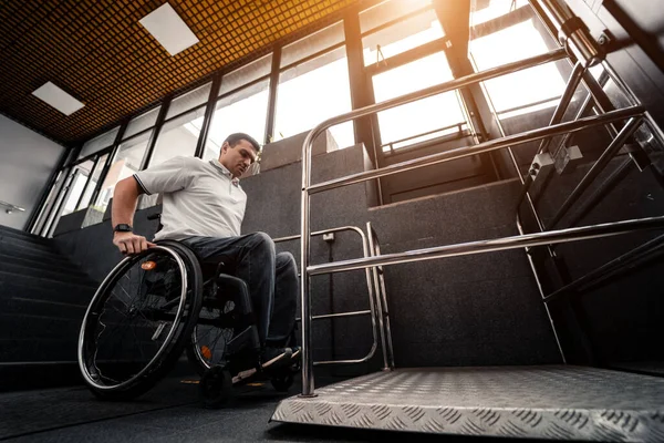 Speciální výtah pro osoby s tělesným postižením — Stock fotografie