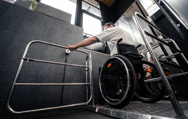 The special elevator for the person with a physical disabilities — Stock Photo, Image