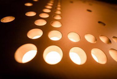 Işıklı metal levha kabartma yazılar arkaplan.