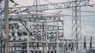 Yüksek voltajlı elektrik santrali akım alt istasyonu