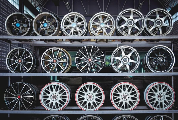 Rows of metal car disks in a shop — Fotografia de Stock