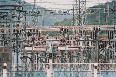 Yüksek voltajlı elektrik santrali akım alt istasyonu