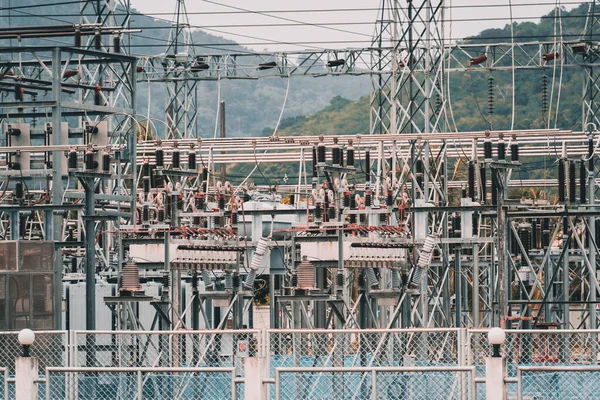 Yüksek voltajlı elektrik santrali akım alt istasyonu