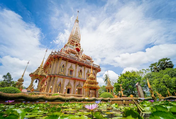 Tayland 'daki eski bir Budist tapınağı.