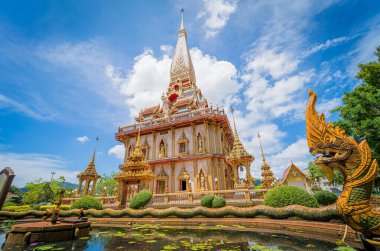 Tayland 'daki eski bir Budist tapınağı.