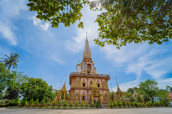 Tayland 'daki eski bir Budist tapınağı.