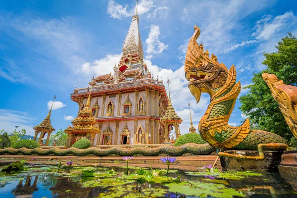 Tayland 'daki eski bir Budist tapınağı.