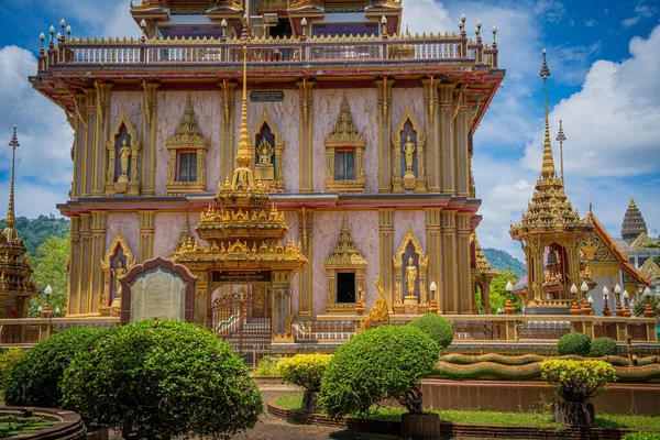 Tayland 'daki eski bir Budist tapınağı.