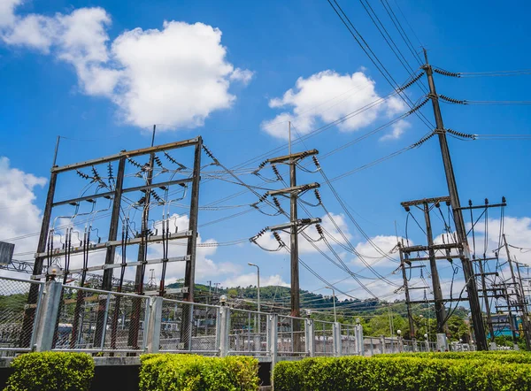 Yüksek voltajlı elektrik santrali akım alt istasyonu — Stok fotoğraf