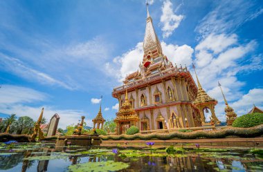 Tayland 'daki eski bir Budist tapınağı.