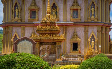 Tayland 'daki eski bir Budist tapınağı.