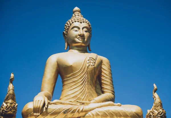 Details and fragments of old traditional buddhist temple in Thailand — ストック写真