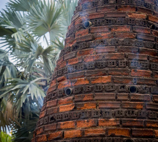 Brick firecracker oven in a big buddhist temple in Thailand — Stock fotografie