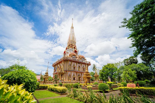 Antigo templo budista tradicional na Tailândia — Fotografia de Stock