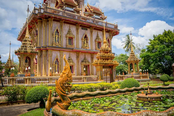 Tayland 'daki eski bir Budist tapınağı.