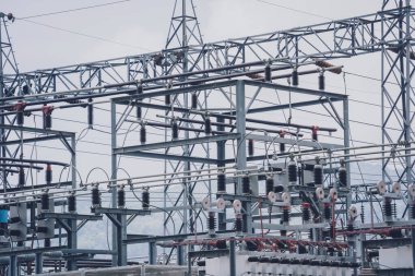 Yüksek voltajlı elektrik santrali akım alt istasyonu