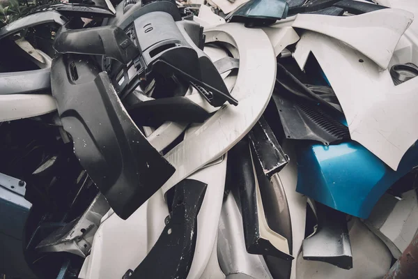 Heap of waste automotive parts in old car service — Stock fotografie