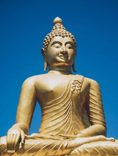 Detaljer och fragment av gamla traditionella buddisttempel i Thailand — Stockfoto