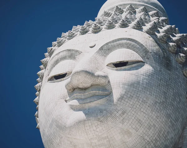 Tayland 'daki eski Budist tapınağının ayrıntıları ve parçaları.