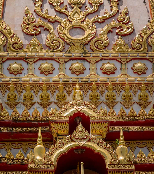 Λεπτομέρειες και θραύσματα του παλιού παραδοσιακού βουδιστικού ναού στην Ταϊλάνδη — Φωτογραφία Αρχείου
