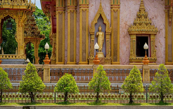 Antiguo templo budista tradicional en Tailandia —  Fotos de Stock