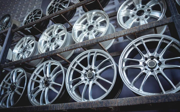 Rows of metal car disks in a shop — Foto de Stock