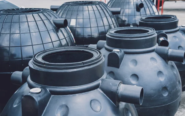 Black Plastic Water Storage Tanks Manufacturer Factory Depot — стоковое фото