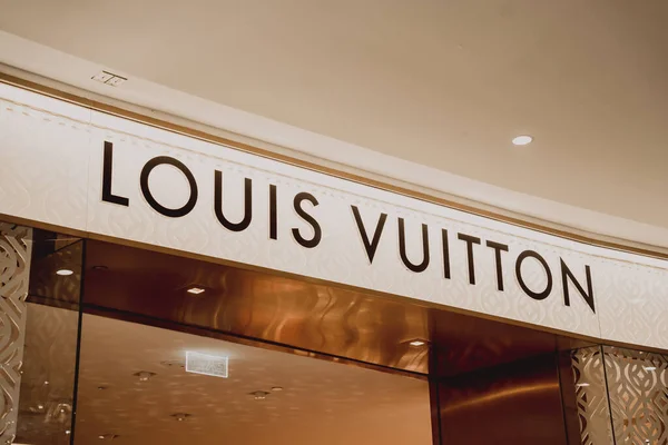 Пхукет Таиланд Мая 2022 Года Логотип Магазина Louis Vuitton Витрине — стоковое фото