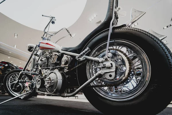 PHUKET, THAILAND - 29 MAYIS 2022: alışveriş merkezindeki Harley Davidson Butiği.