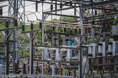 Yüksek voltajlı elektrik santrali akım alt istasyonu.