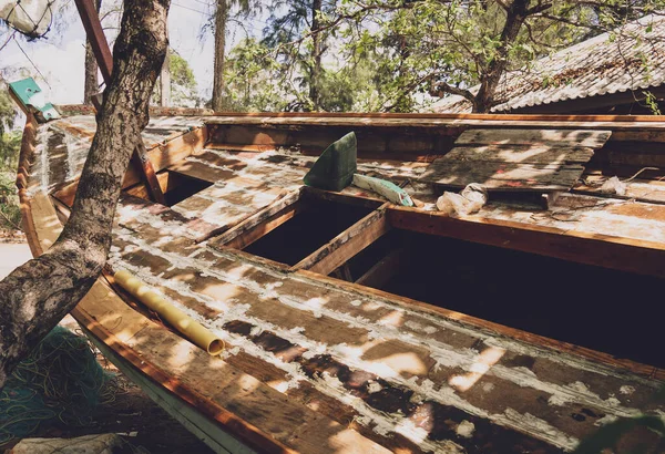 Παλιά Thai Ξύλινο Σκάφος Στην Παραλία — Φωτογραφία Αρχείου