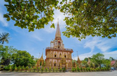Tayland 'daki eski bir Budist tapınağı..