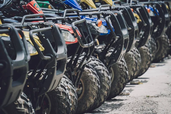 Άποψη Της Γραμμής Βρώμικο Atvs Quad Ποδήλατο — Φωτογραφία Αρχείου