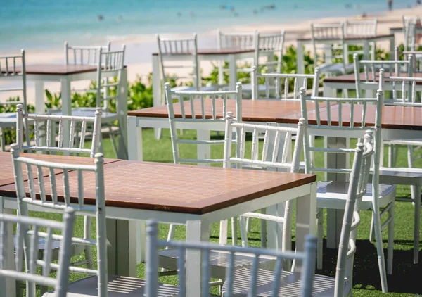 Велике Пляжне Кафе Столами Стільцями Розміщеними Березі Моря — стокове фото