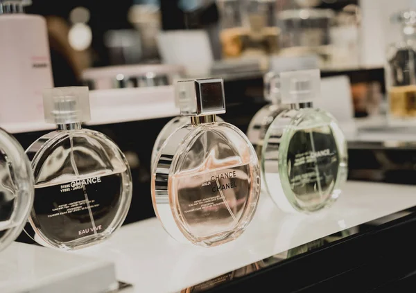 Phuket Tailandia Mayo 2022 Una Fila Perfumes Marca Chanel Estuche — Foto de Stock