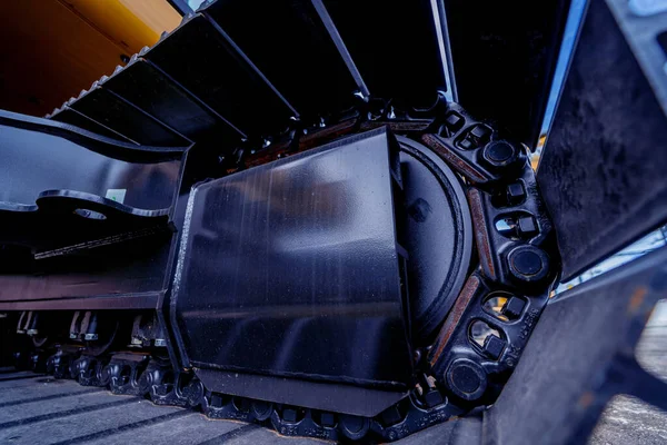 ディーラーの表示領域上の油圧重量物装置車の詳細 — ストック写真