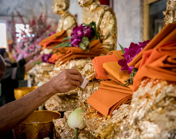 Μέσα Από Παλιό Παραδοσιακό Βουδιστής Ναός Στην Ταϊλάνδη — Φωτογραφία Αρχείου