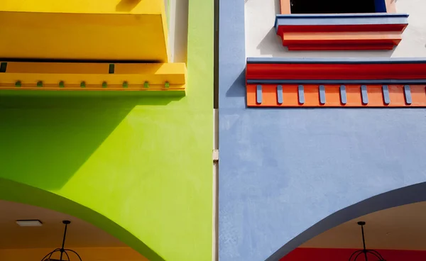 Façades Maison Colorées Balcons Métalliques Ornés — Photo