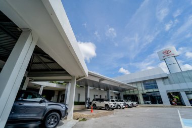PHUKET, THAILAND - HAZİRAN 05, 2022: Otomobil galerisi Toyota.