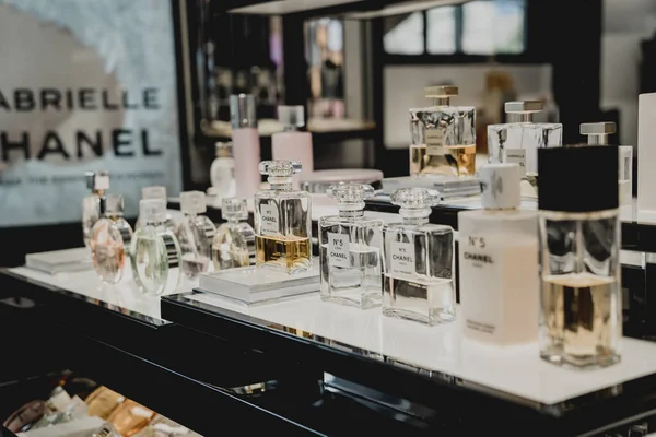 Phuket Tailandia Mayo 2022 Una Fila Perfumes Marca Chanel Estuche — Foto de Stock