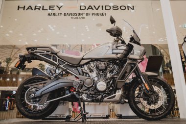 PHUKET, THAILAND - 29 MAYIS 2022: alışveriş merkezindeki Harley Davidson Butiği.