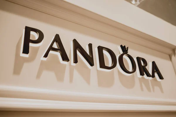 Пюкет Таиланд Мая 2022 Года Вывеска Логотипом Торговой Марки Pandora — стоковое фото