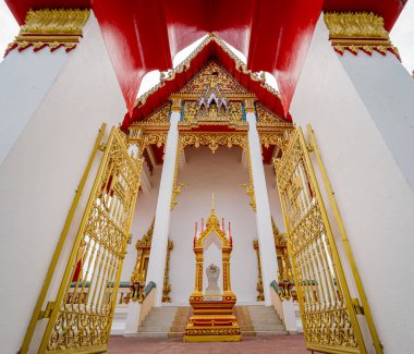 Tayland 'daki eski bir Budist tapınağı..