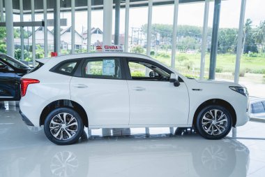 PHUKET, THAILAND - AUGUST 09, 2022: Cars in showroom of dealership Great Wall.