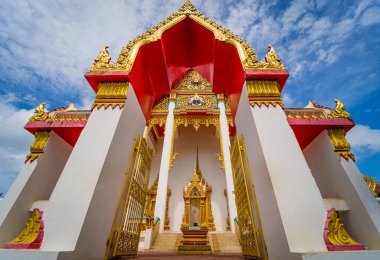 Tayland 'daki eski bir Budist tapınağı..