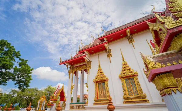 Tayland 'daki eski bir Budist tapınağı..