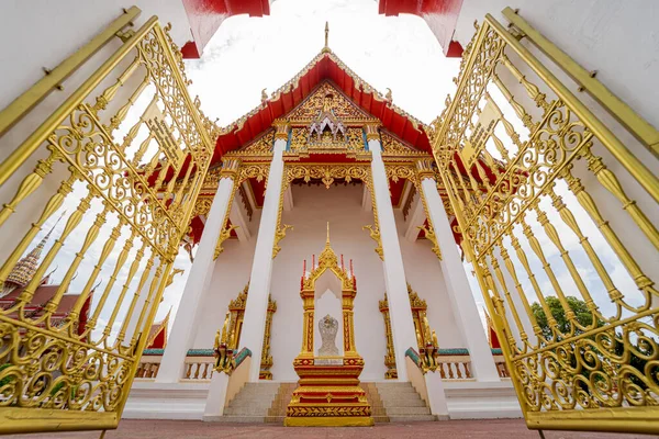 Tayland 'daki eski bir Budist tapınağı..