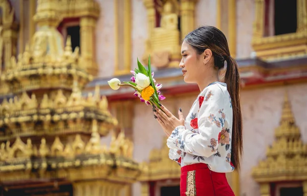 Bella Ragazza Asiatica Grande Tempio Buddista Vestito Costume Tradizionale — Foto Stock