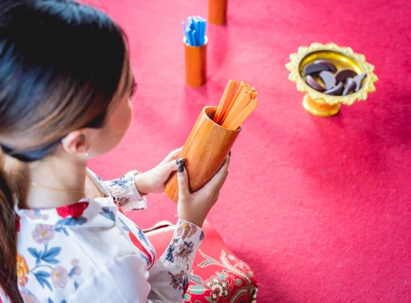 Krásná Asijské Dívka Velký Buddhistický Chrám Oblečený Tradičním Kostýmu — Stock fotografie