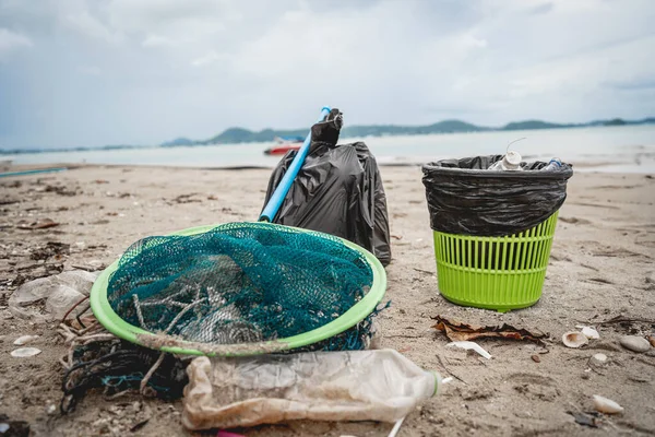 Большие Мешки Собранным Пластиком Другими Отходами Пляже — стоковое фото